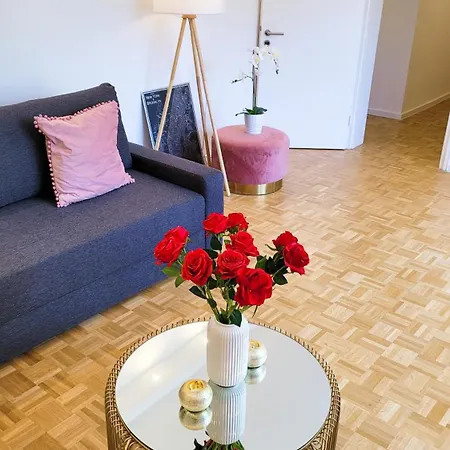 Schoene Schwabing 70m2 Sanierte 아파트