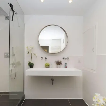 Schoene Schwabing 70m2 Sanierte * Munich