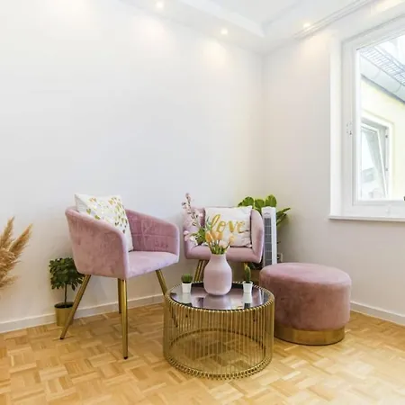 Schoene Schwabing 70m2 Sanierte * Munich