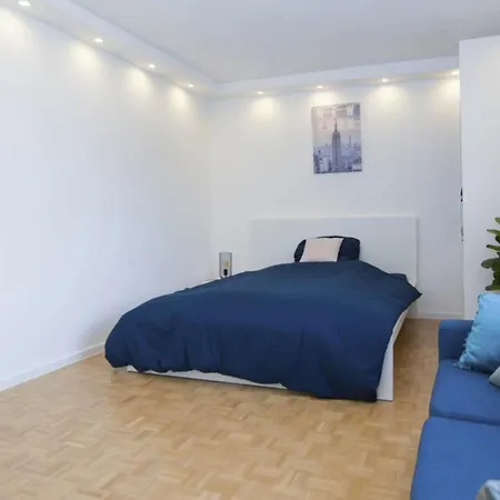 Schoene Schwabing 70m2 Sanierte Apartment Munich