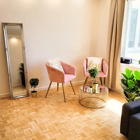 Schoene Schwabing 70m2 Sanierte Apartment Munich